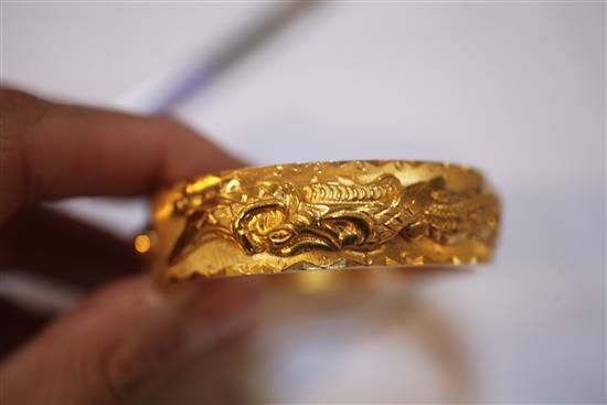 A Chinese high carat gold hinged bangle,